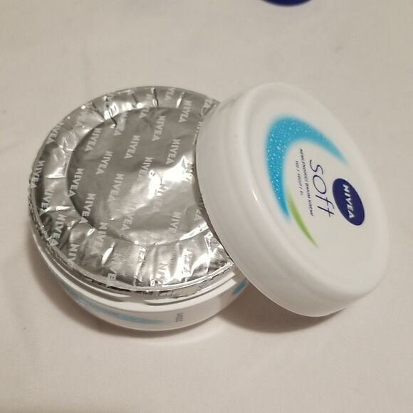 Nivea Soft Light Moisturizing Creme Face & Body new - Picture 5 of 5